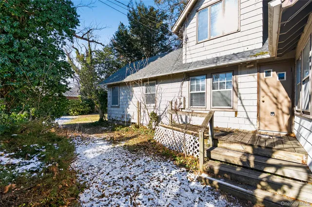 a view of yard and tree
