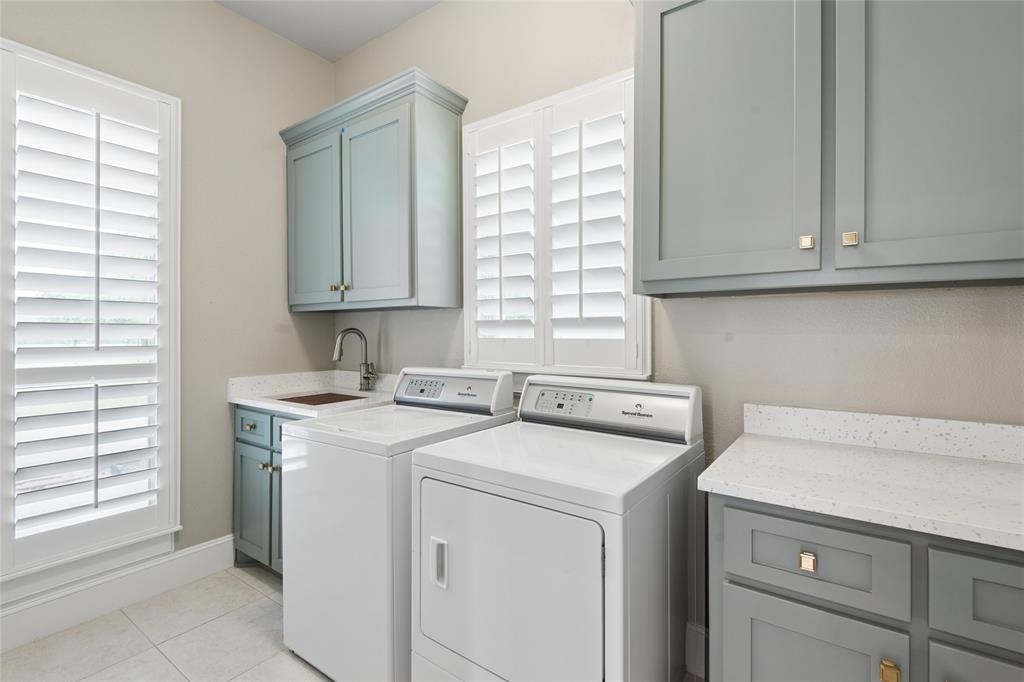 259 King Ranch Court Fort Worth, TX 76108 - Photo 32 of 38 a utility room with dryer and washer