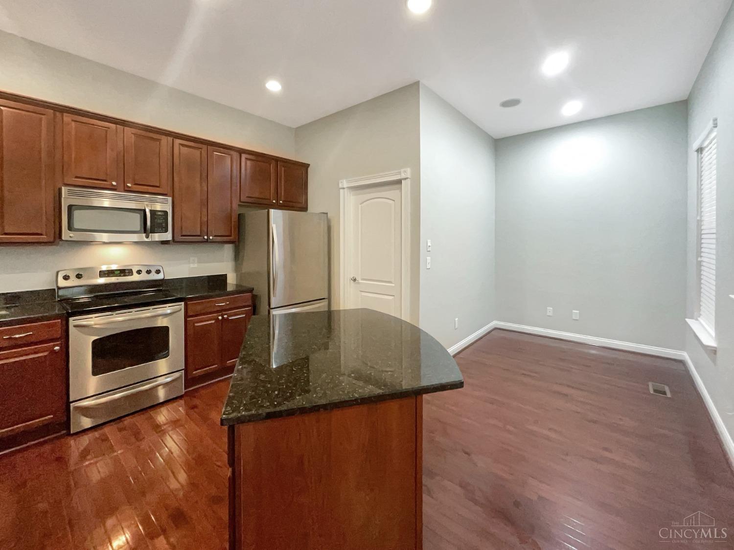 5792 Springview Circle Mason, OH 45040 - Photo 7 of 32