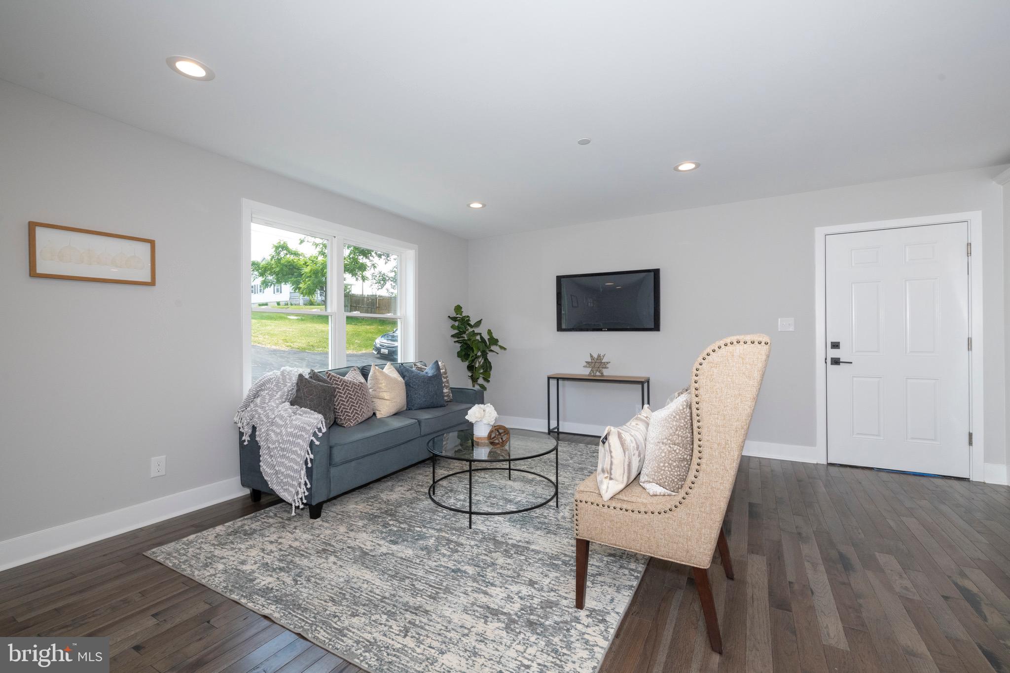 2918 Cedarhurst Road Finksburg, MD 21048 - Photo 9 of 50 Easy access to garage from inside home!