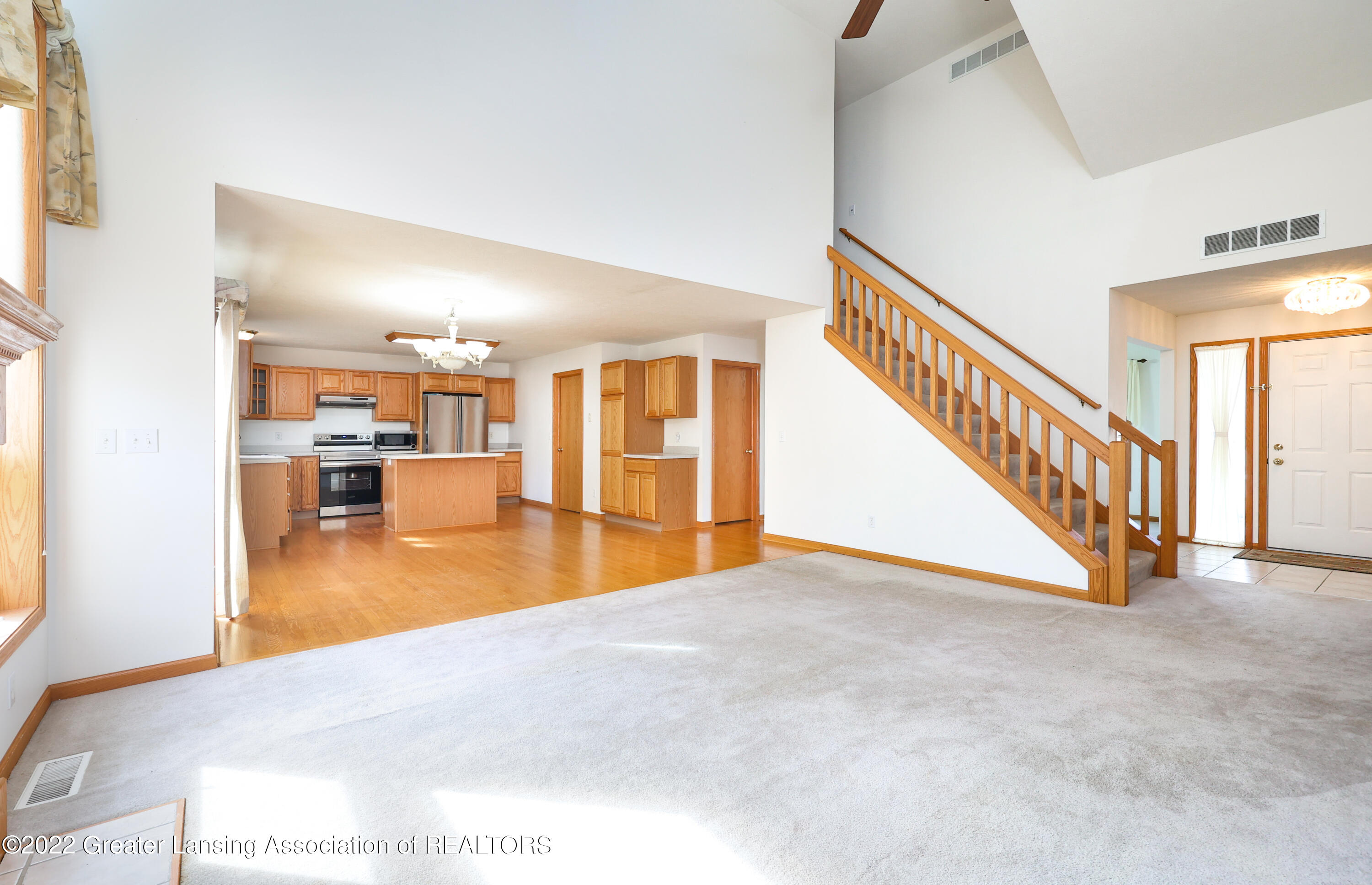 2300 Keller Road Holt, MI 48842 - Photo 9 of 27 Living Room