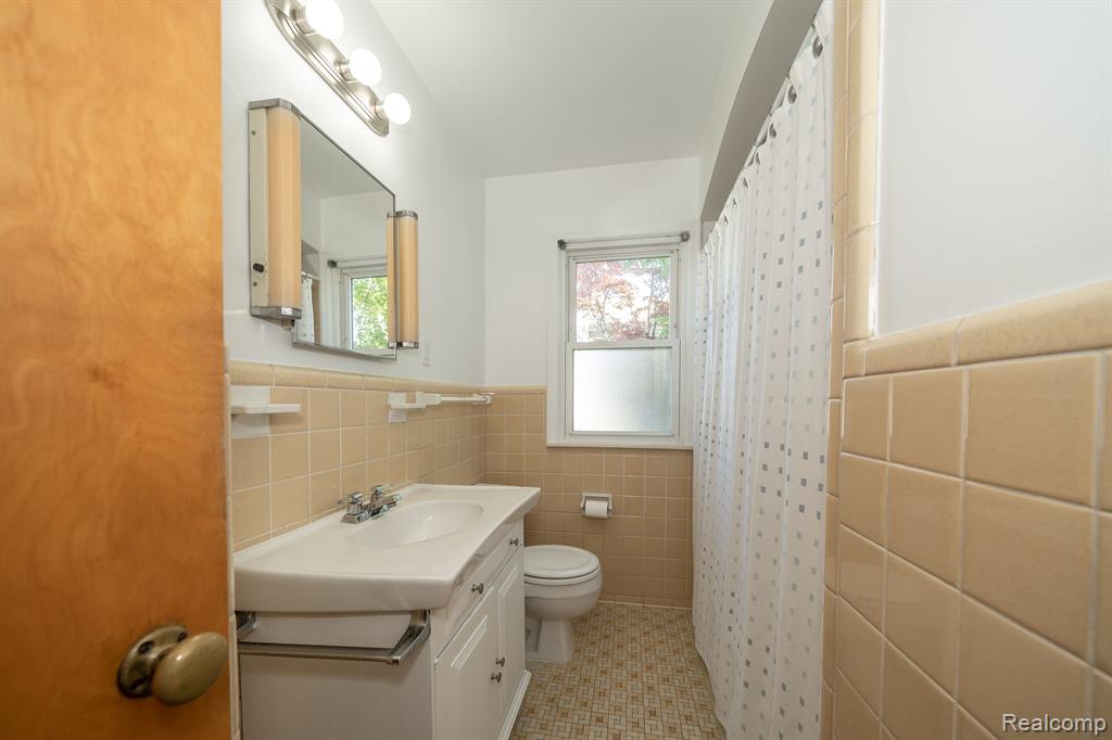 1292 East Maple Road Birmingham, MI 48009 - Photo 13 of 24