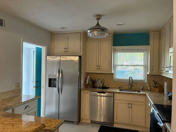 $2,250 | 2384 Tahitian Lane, Unit 6, Clearwater, FL 33763