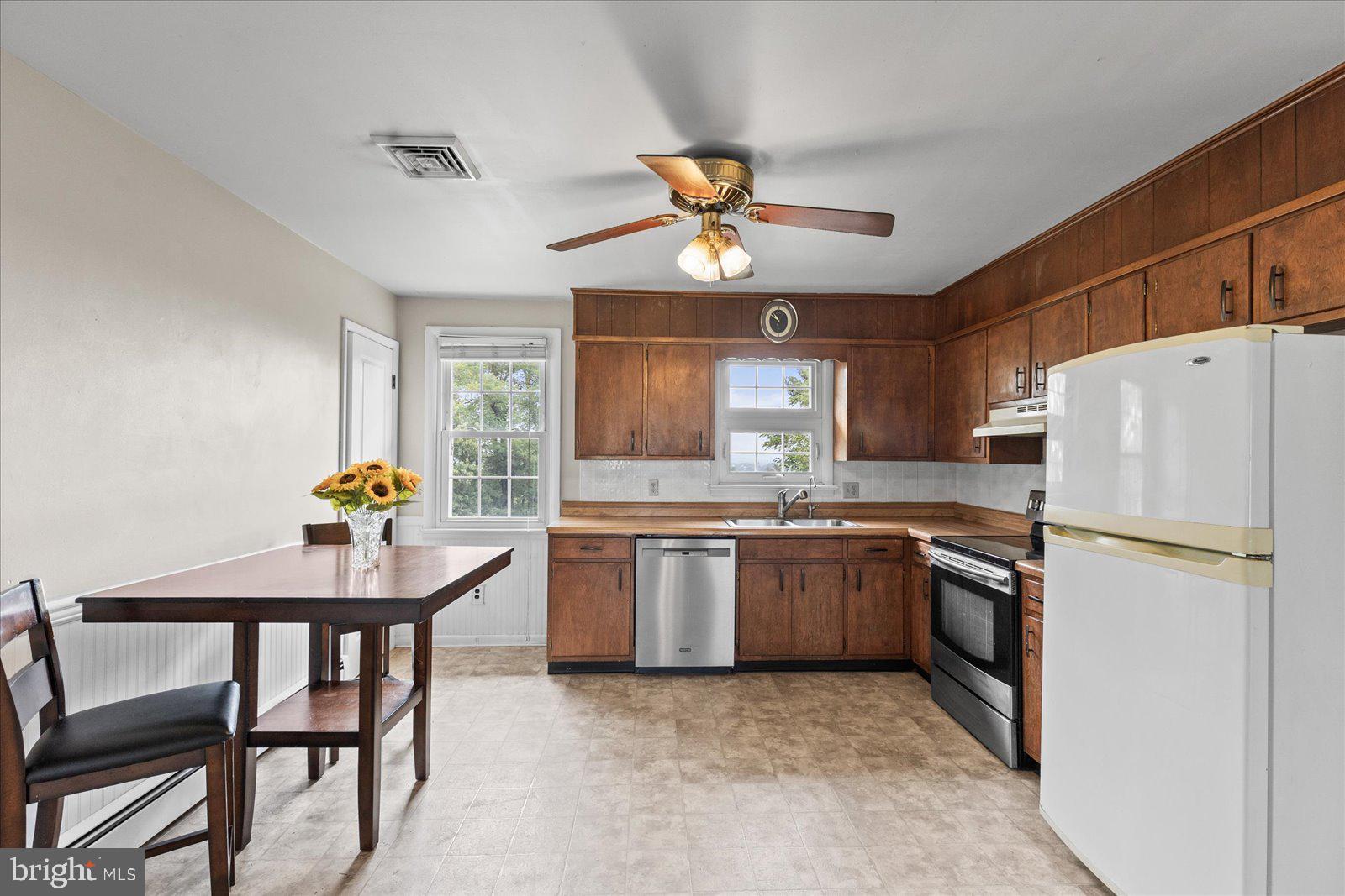 1562 Ridge Road Elizabethtown, PA 17022 - Photo 12 of 41 a kitchen with refrigerator a stove and a dining table