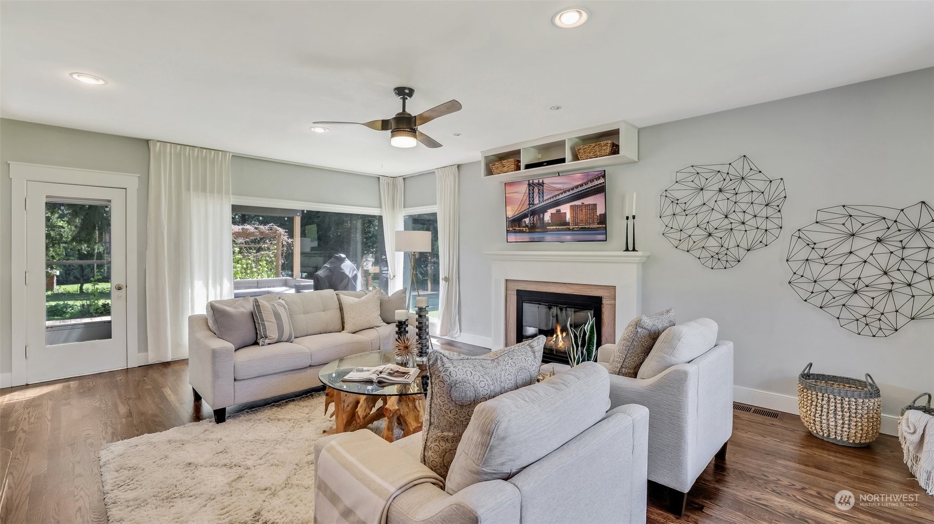 21729 Southeast May Valley Road Issaquah, WA 98027 - Photo 9 of 40 Gallery Image 9