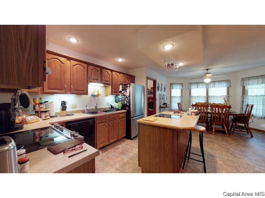 2801 Biscayne Drive Springfield, IL 62707 - Photo 3 of 19