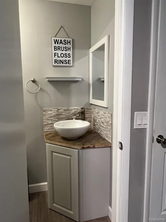 8322 Corunna Road Flint, MI 48532 - Photo 11 of 26