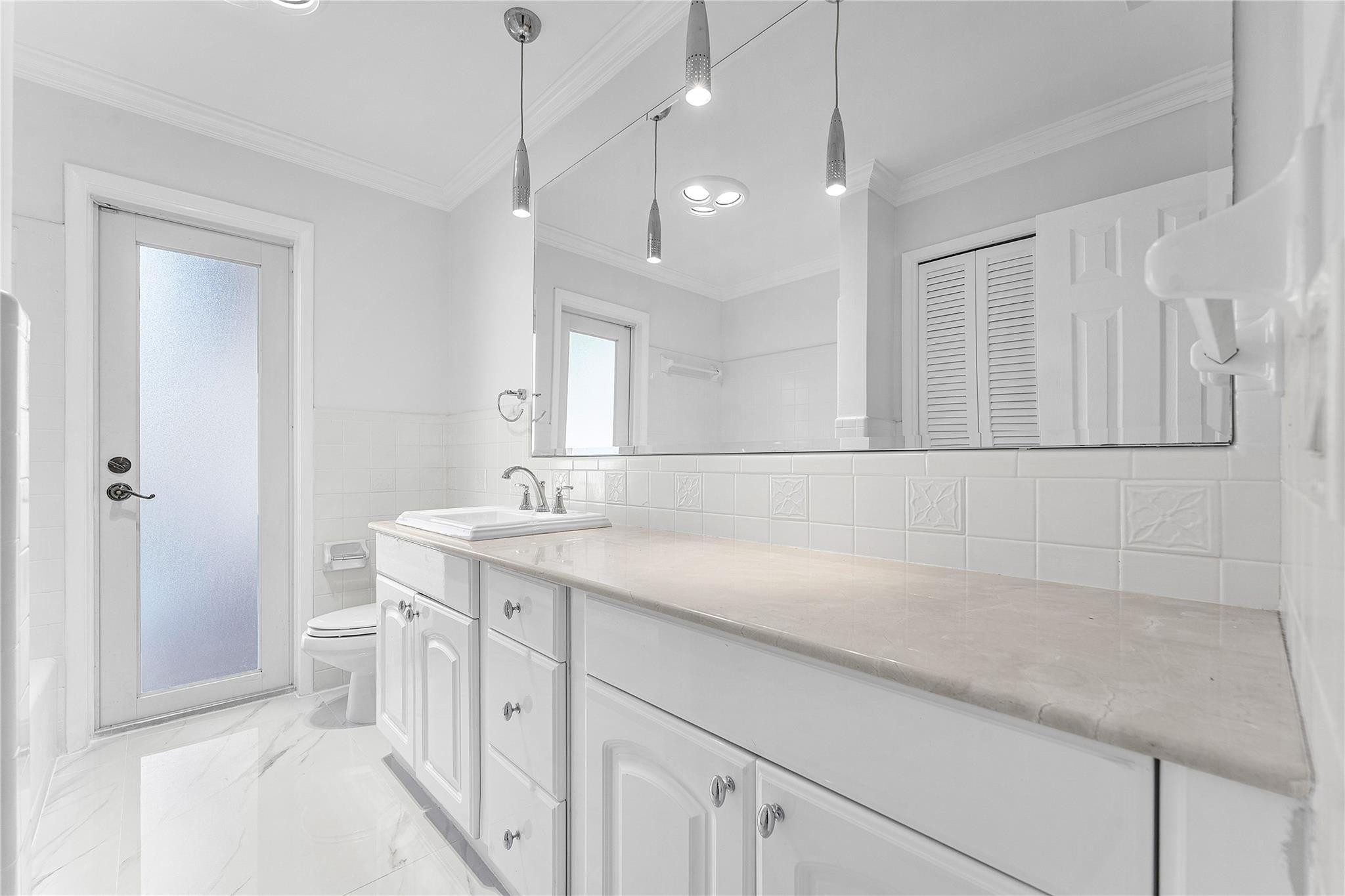 2443 Northeast 26th Street Lighthouse Point, FL 33064 - Photo 32 of 67 Bathroom 2 and cabana bath