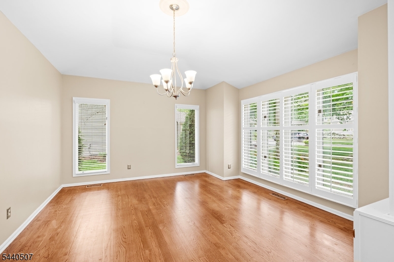 31 Stone Row Lane Oak Ridge, NJ 07438 - Photo 5 of 29