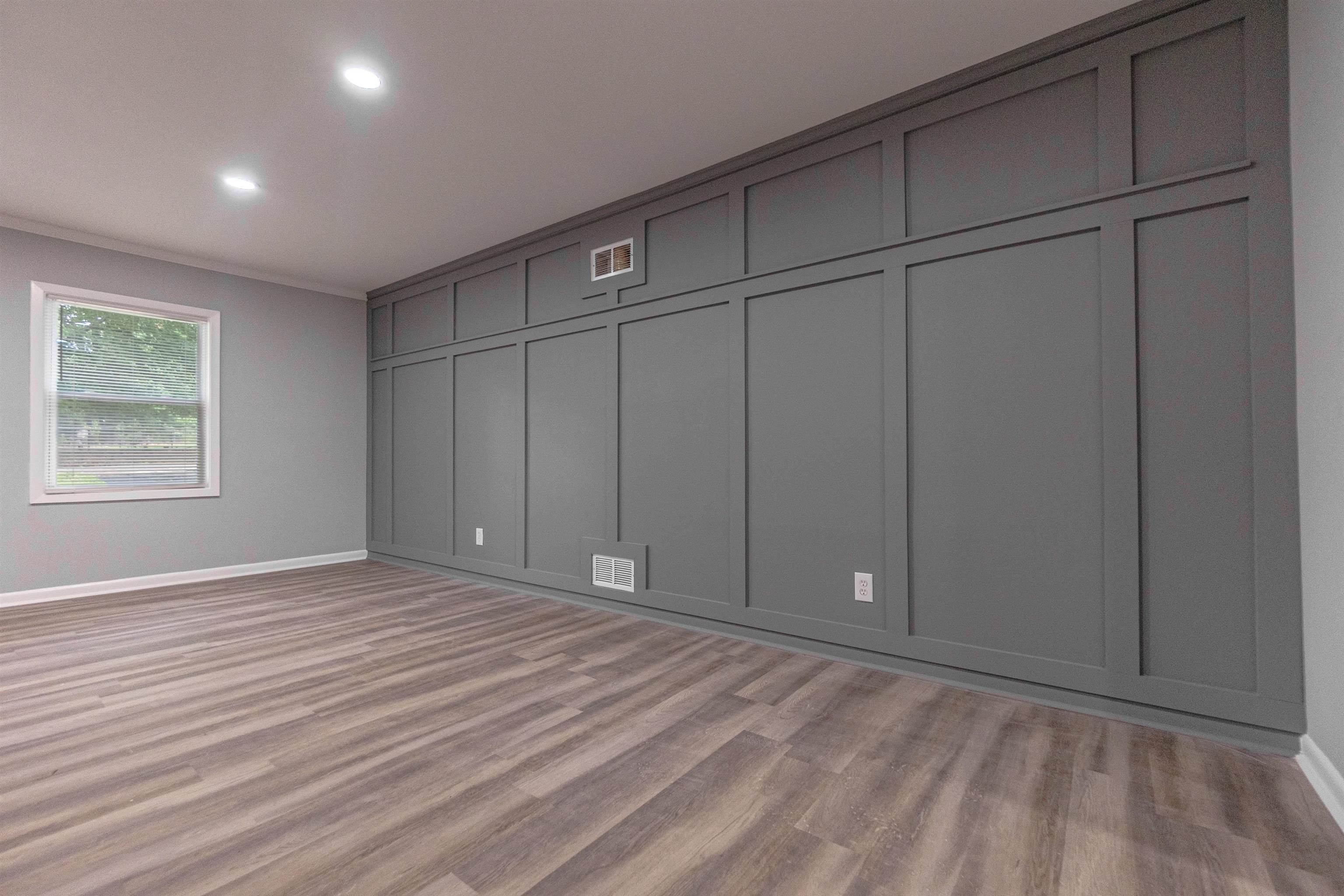 1011 Haledale Road Memphis, TN 38116 - Photo 16 of 25 a view of an empty room with closet and a window