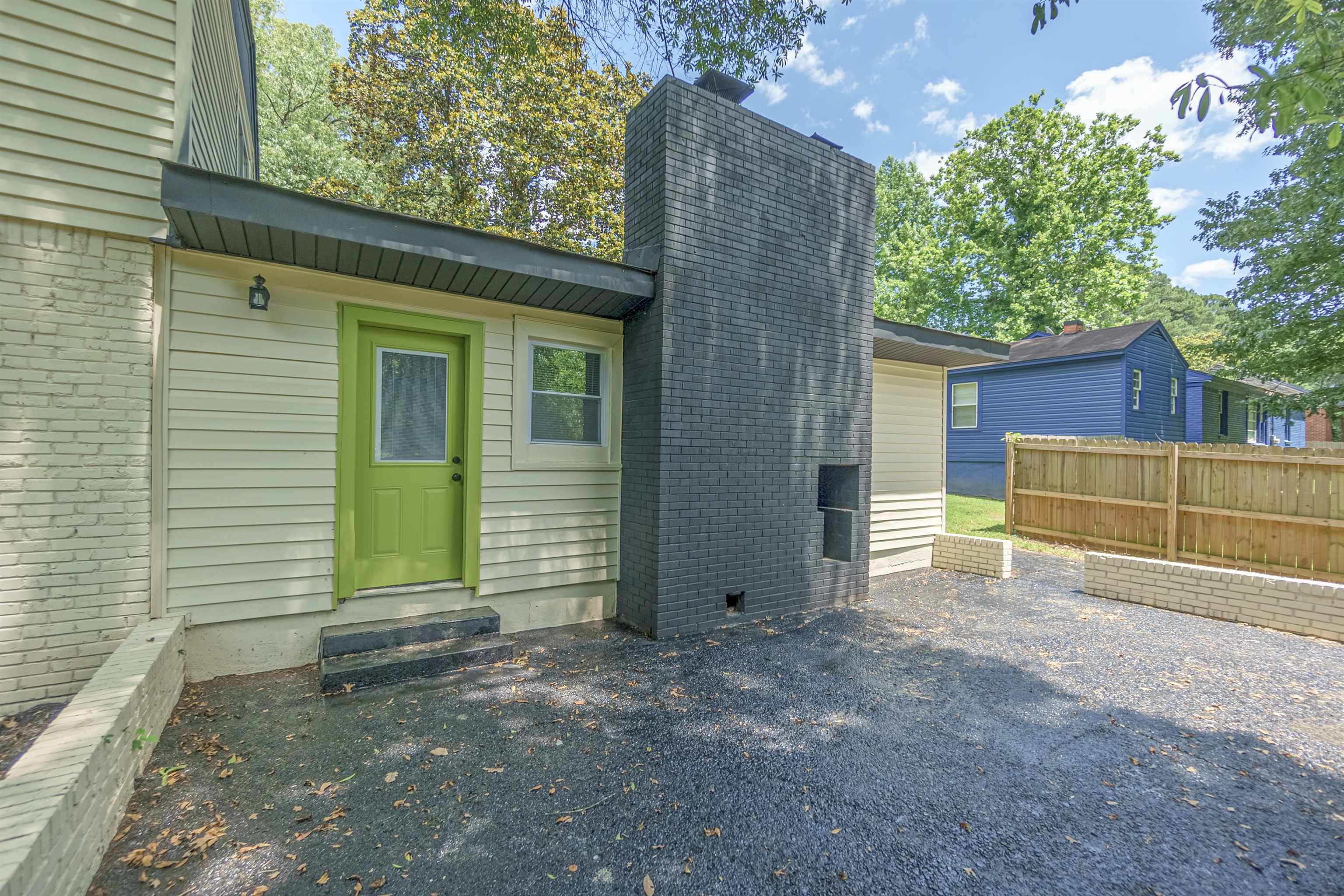 1011 Haledale Road Memphis, TN 38116 - Photo 23 of 25 a view of backyard with cabin