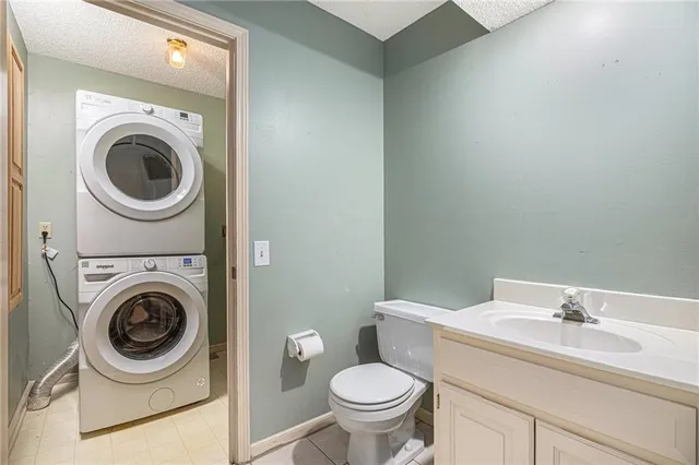 $450,000 | 12605 Glenwood Street, Leawood, KS 66209