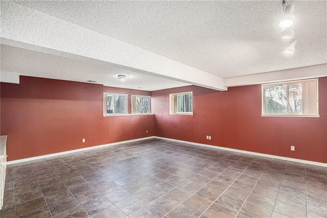 $439,900 | 12605 Glenwood Street, Leawood, KS 66209