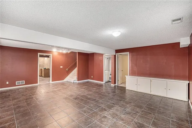 $450,000 | 12605 Glenwood Street, Leawood, KS 66209