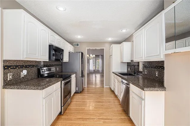 $450,000 | 12605 Glenwood Street, Leawood, KS 66209