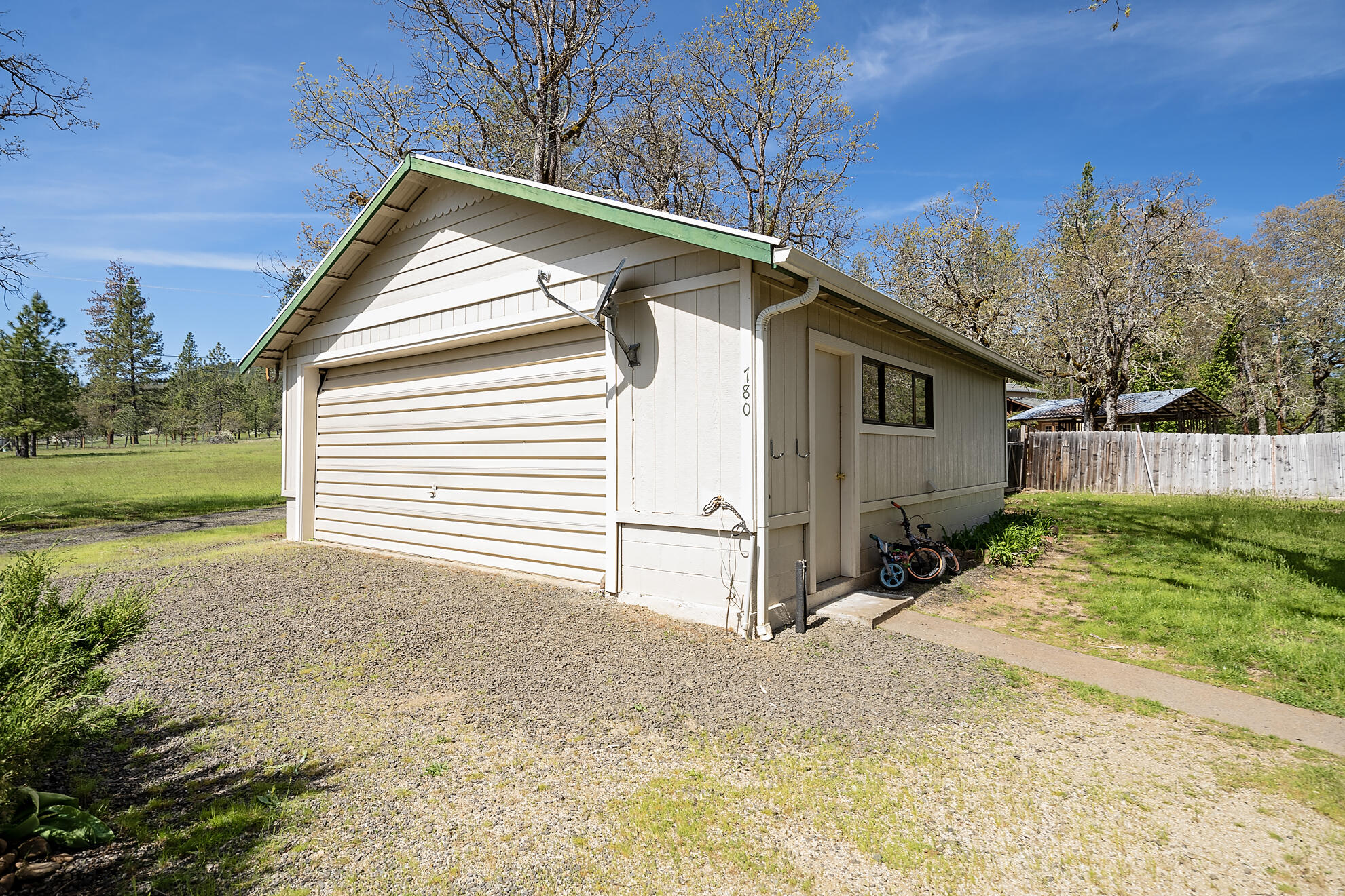 778 Ragsdale Road Trail, OR 97541 - Photo 28 of 48 Second Garage