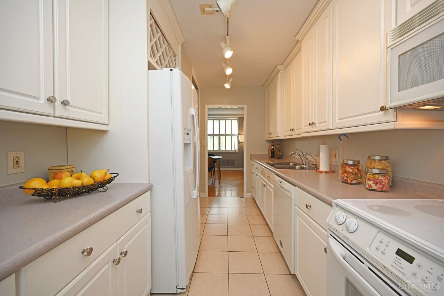 2444 Madison Road, Unit 202A Cincinnati, OH 45208 - Photo 17 of 41