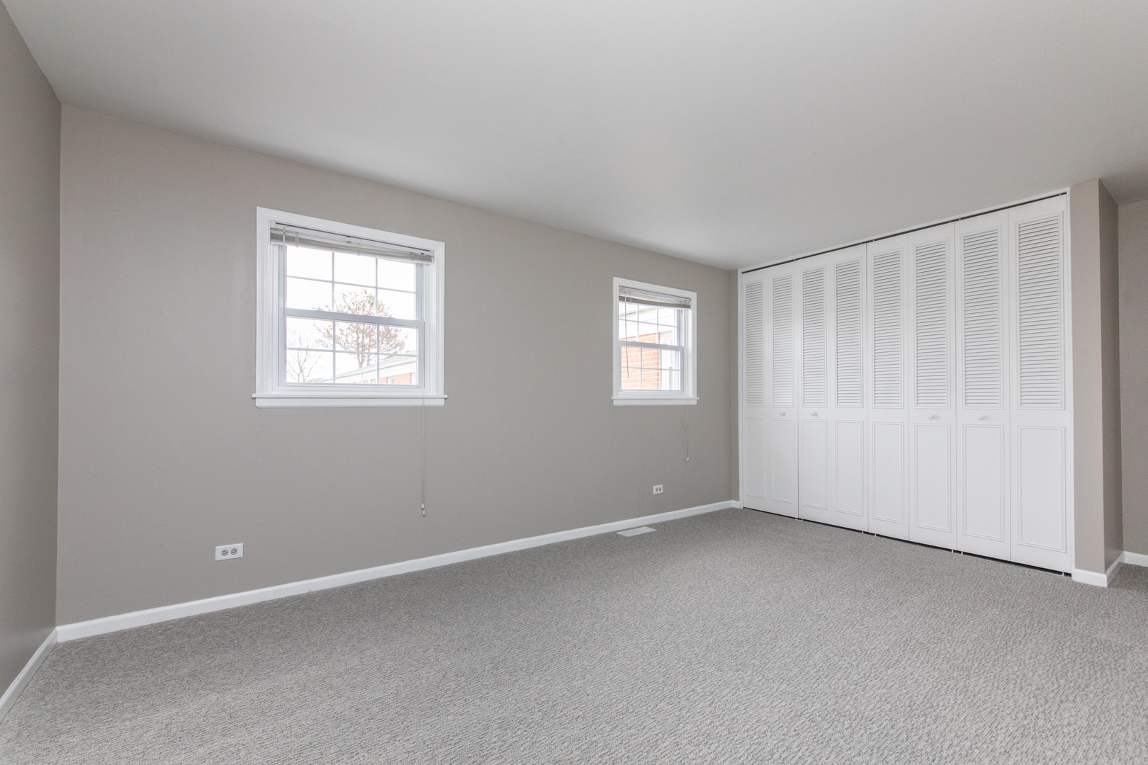 2148 Rugen Road, Unit B Glenview, IL 60026 - Photo 11 of 23 an empty room with windows