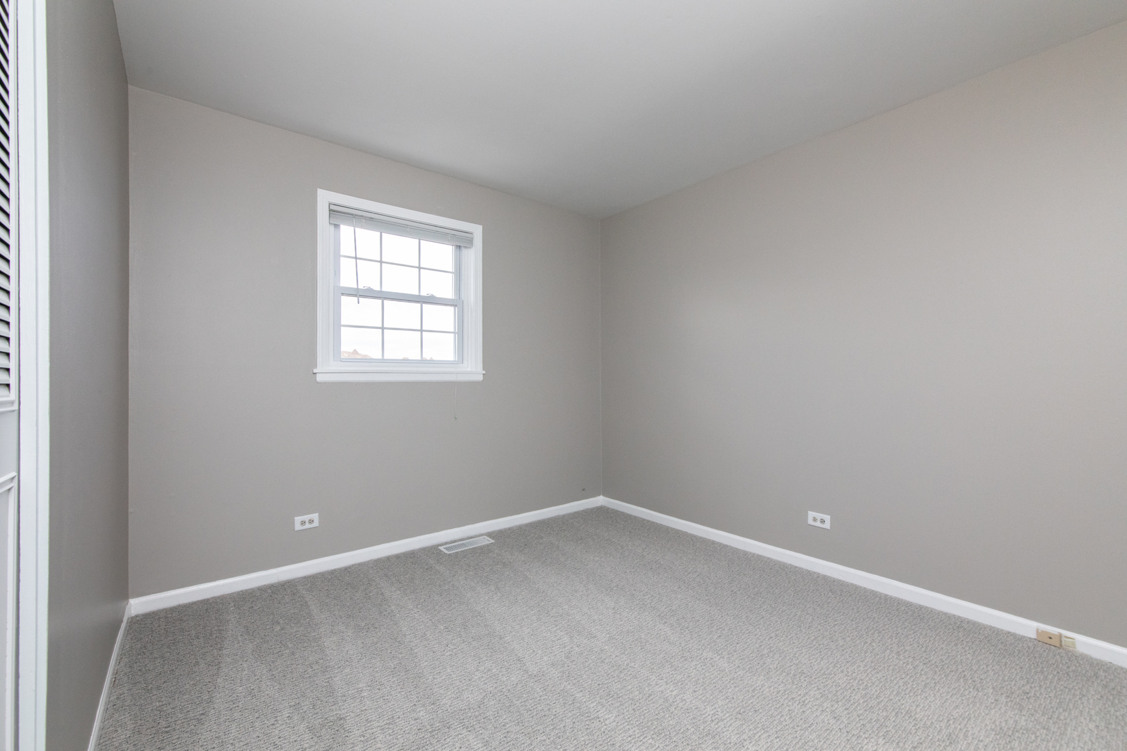 2148 Rugen Road, Unit B Glenview, IL 60026 - Photo 12 of 23 an empty room with a window