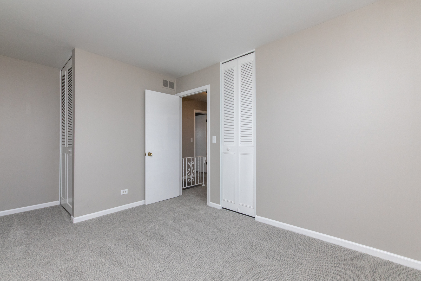 2148 Rugen Road, Unit B Glenview, IL 60026 - Photo 14 of 23 a view of an empty room and closet area