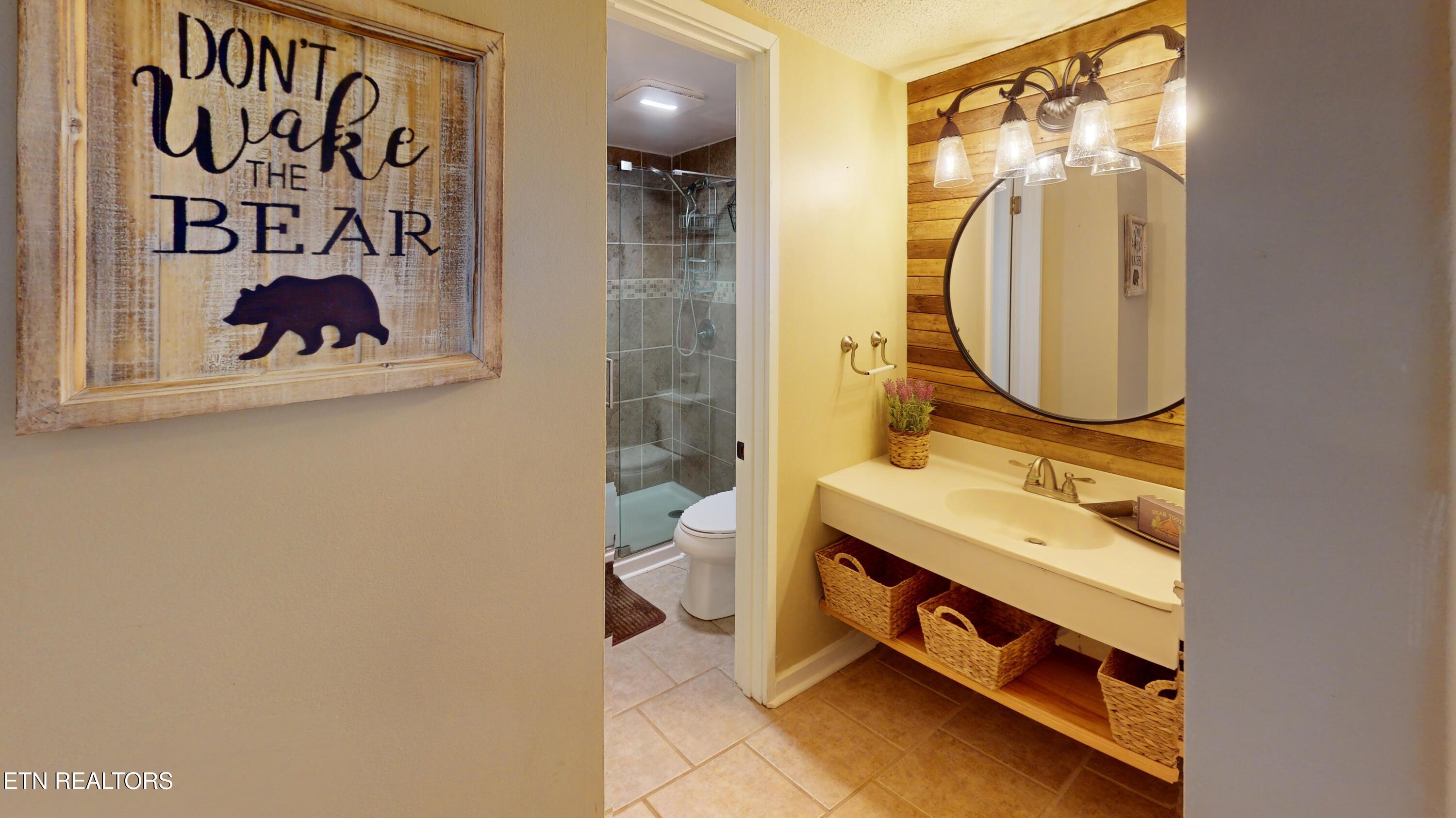 1081 Cove Road, Unit 614 Sevierville, TN 37876 - Photo 13 of 26 1081-Cove-Rd-Sevierville-TN-Bathroom