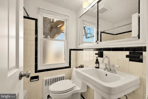 $825,000 | 30 Ancell Street, Alexandria, VA 22305