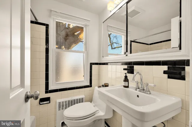 $825,000 | 30 Ancell Street, Alexandria, VA 22305