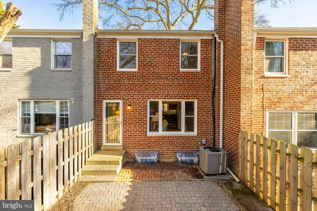 $825,000 | 30 Ancell Street, Alexandria, VA 22305