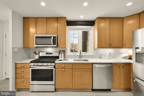 $825,000 | 30 Ancell Street, Alexandria, VA 22305