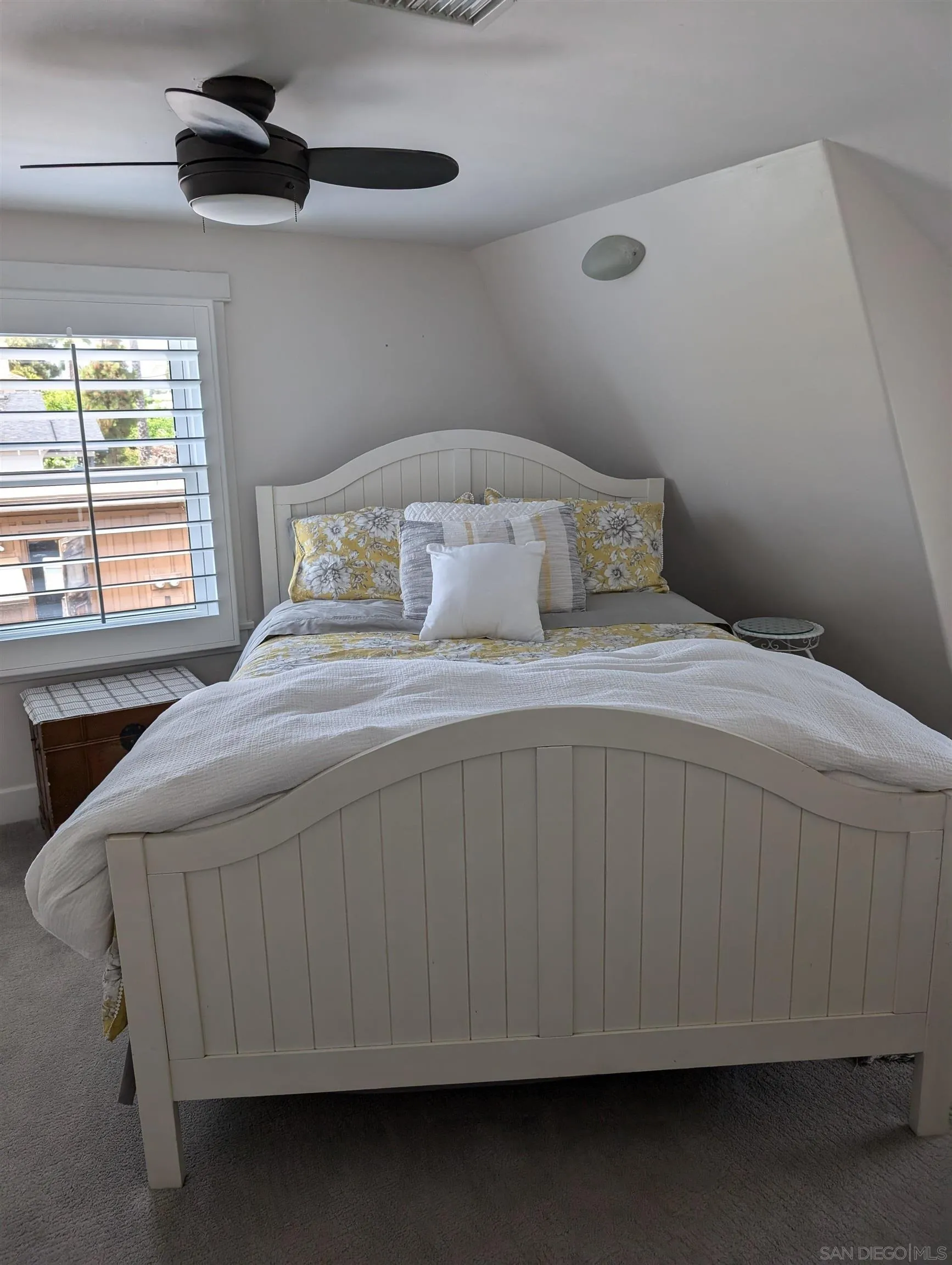 201 North Rios Avenue Solana Beach, CA 92075 - Photo 4 of 5 a bedroom with a bed and a window