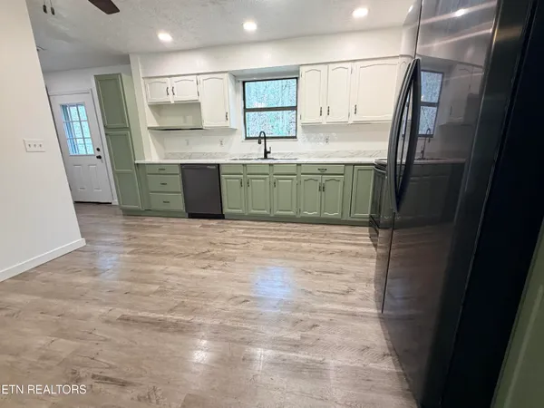 $299,999 | 901 Beverly Hills Drive, Sevierville, TN 37862