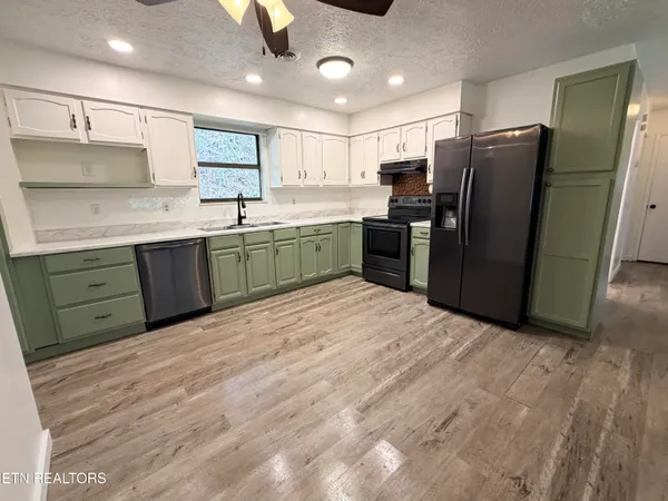 $299,999 | 901 Beverly Hills Drive, Sevierville, TN 37862