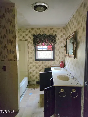 $275,000 | 9472-9470 Kingsport Highway, Chuckey, TN 37641