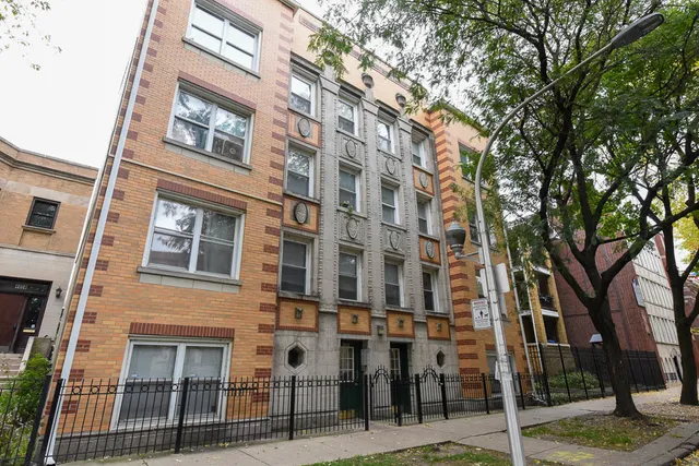 $900 | 4060 North Kenmore Avenue, Unit 203, Chicago, IL 60613