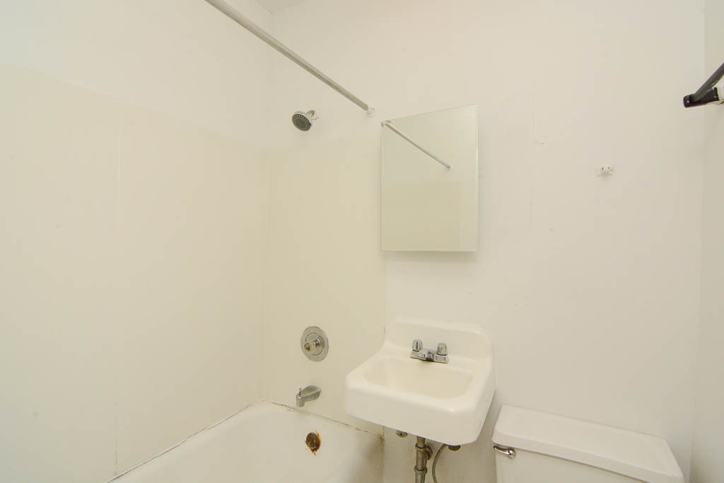 4060 North Kenmore Avenue, Unit 203 Chicago, IL 60613 - Photo 13 of 14