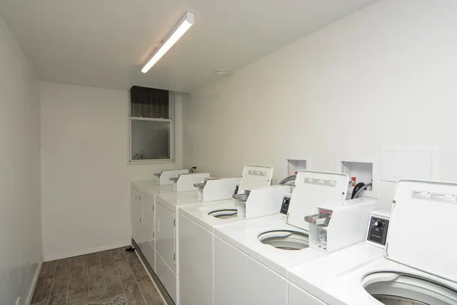 $900 | 4060 North Kenmore Avenue, Unit 203, Chicago, IL 60613