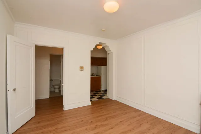 $900 | 4060 North Kenmore Avenue, Unit 203, Chicago, IL 60613