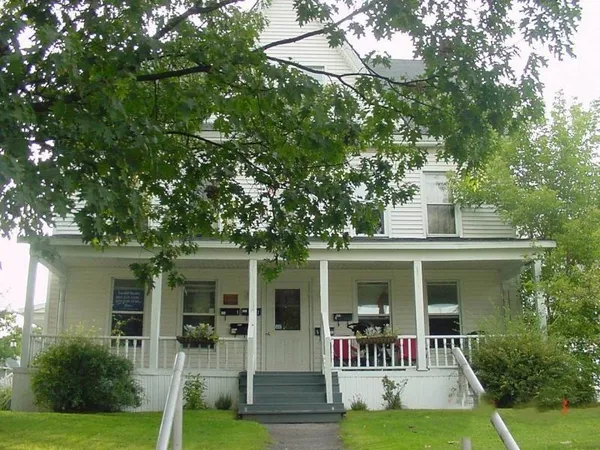 $1,200 | 79 Union Street, Unit 4, Littleton, NH 03561