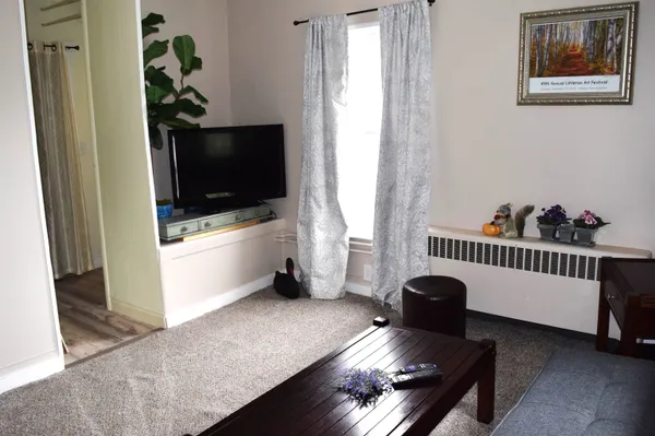 $1,200 | 79 Union Street, Unit 4, Littleton, NH 03561