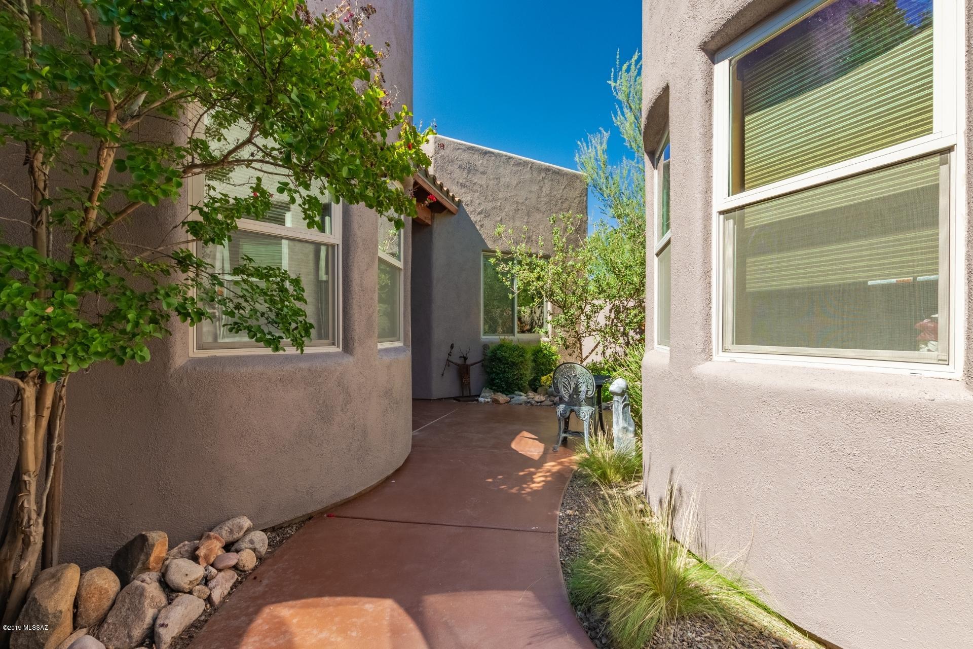 24 Ranchos Del Rio Court Rio Rico, AZ 85648 - Photo 4 of 35