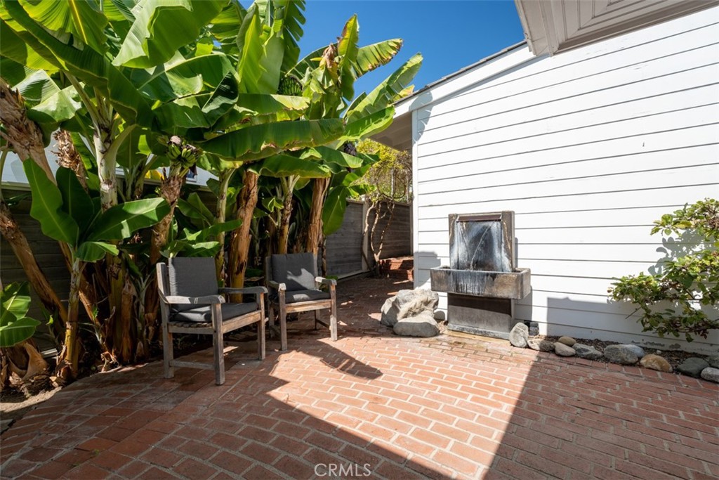 500 Mountain Road Laguna Beach, CA 92651 - Photo 13 of 36 a view of a two chairs in patio