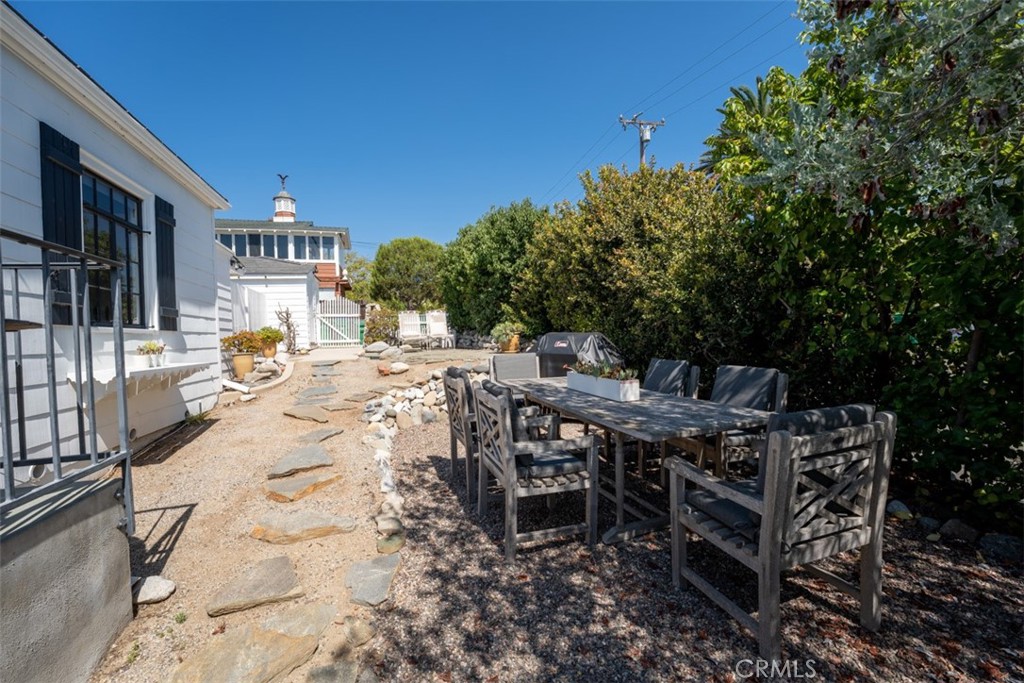 500 Mountain Road Laguna Beach, CA 92651 - Photo 14 of 36 a view of a dinning tables and chairs in the patio