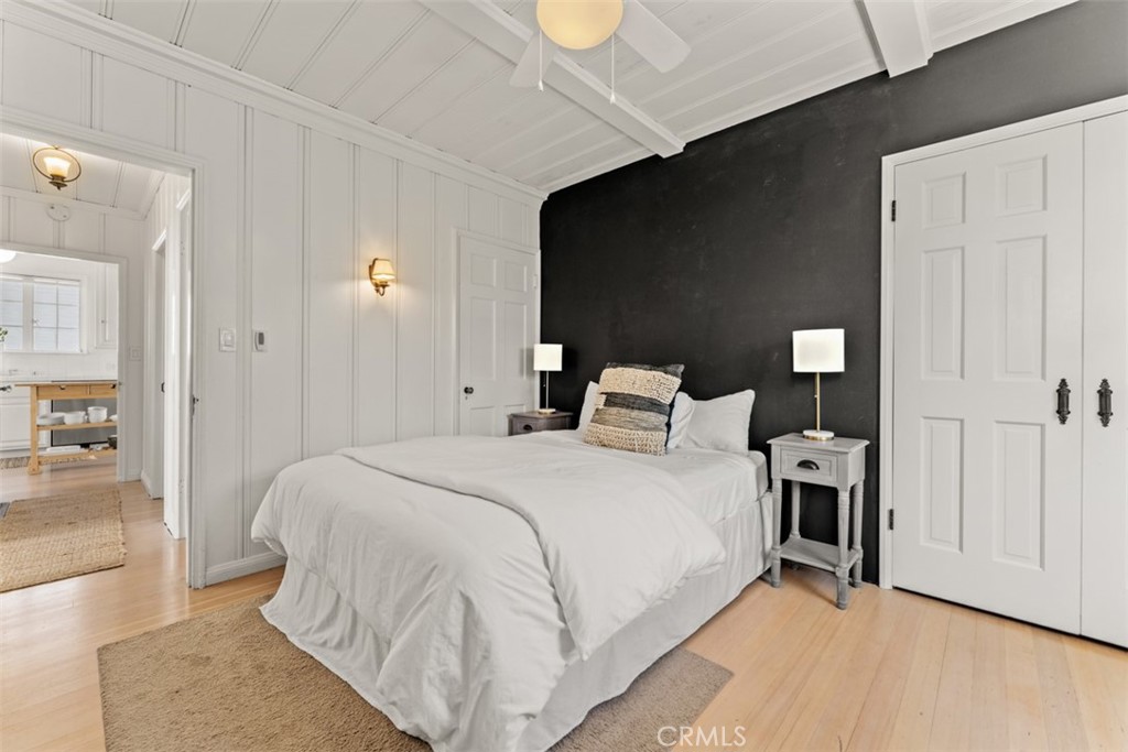500 Mountain Road Laguna Beach, CA 92651 - Photo 22 of 36 a bedroom with a bed and a lamp