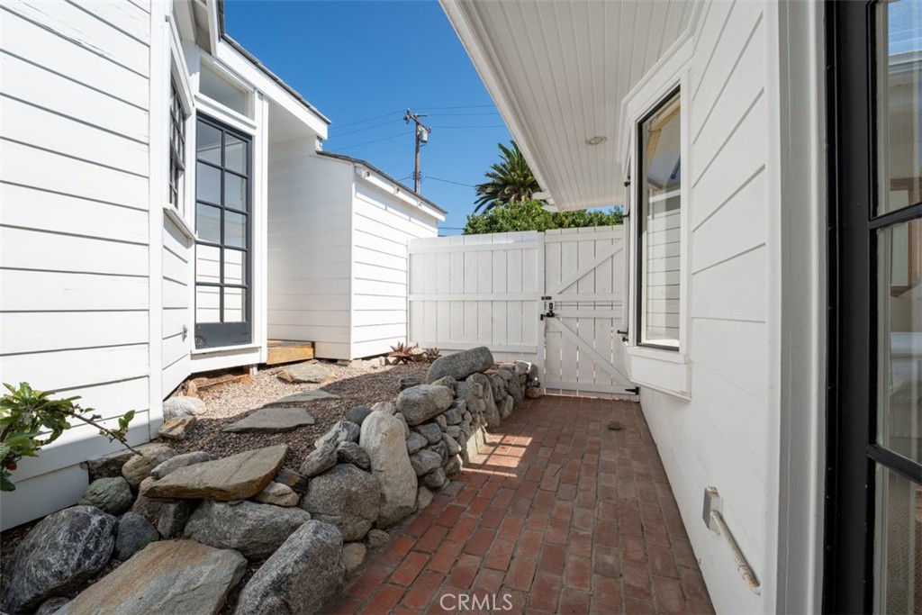 500 Mountain Road Laguna Beach, CA 92651 - Photo 24 of 36 a view of backyard of the house