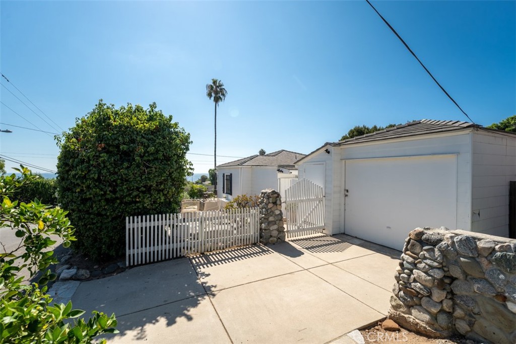 500 Mountain Road Laguna Beach, CA 92651 - Photo 31 of 36 a terrace of a house with couches and potted plants