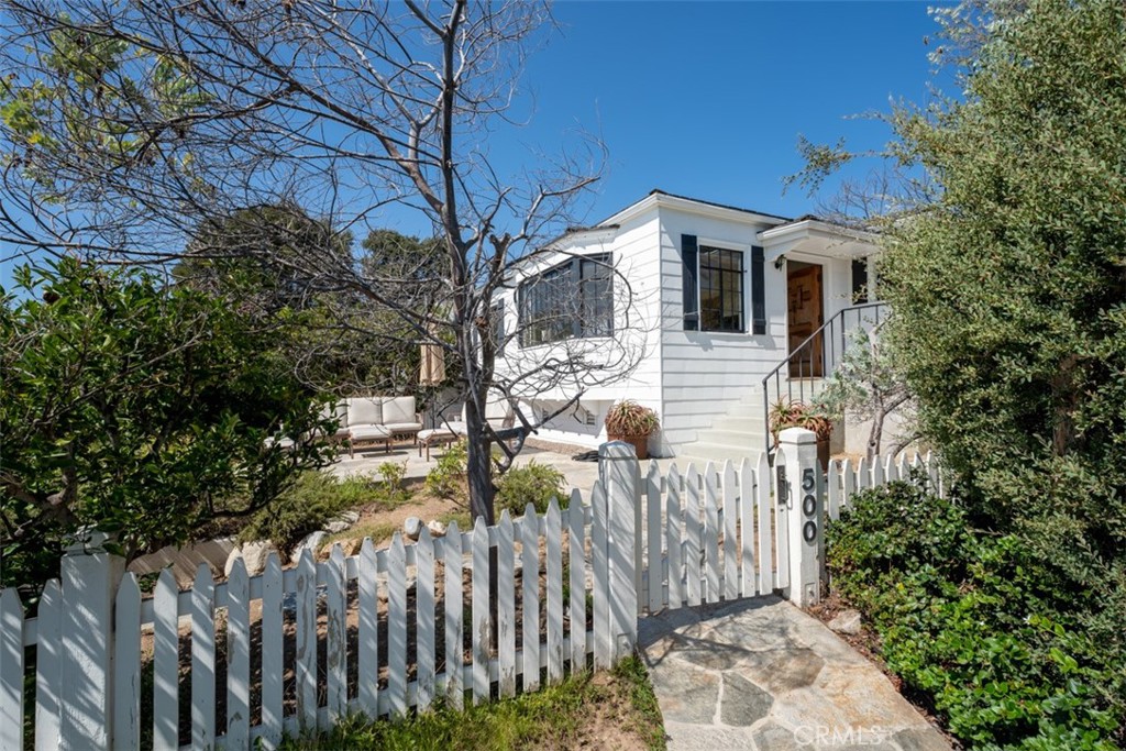 500 Mountain Road Laguna Beach, CA 92651 - Photo 34 of 36 a front view of house with yard and trees around