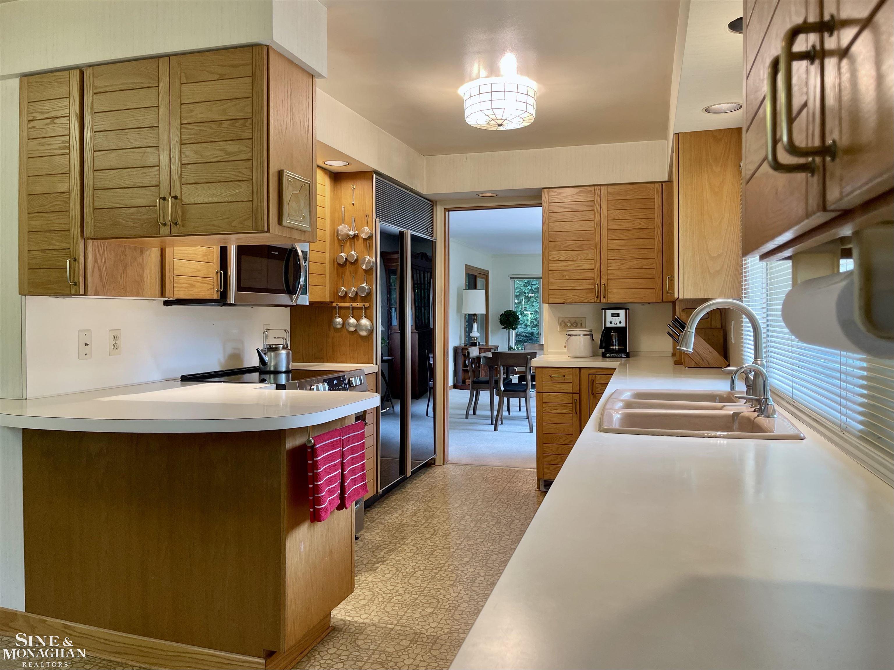 245 Stephens Road Grosse Pointe, MI 48236 - Photo 15 of 40 50152026-6a72aba8-7a26-40d6-940c-6a62044ed3a9.JPG