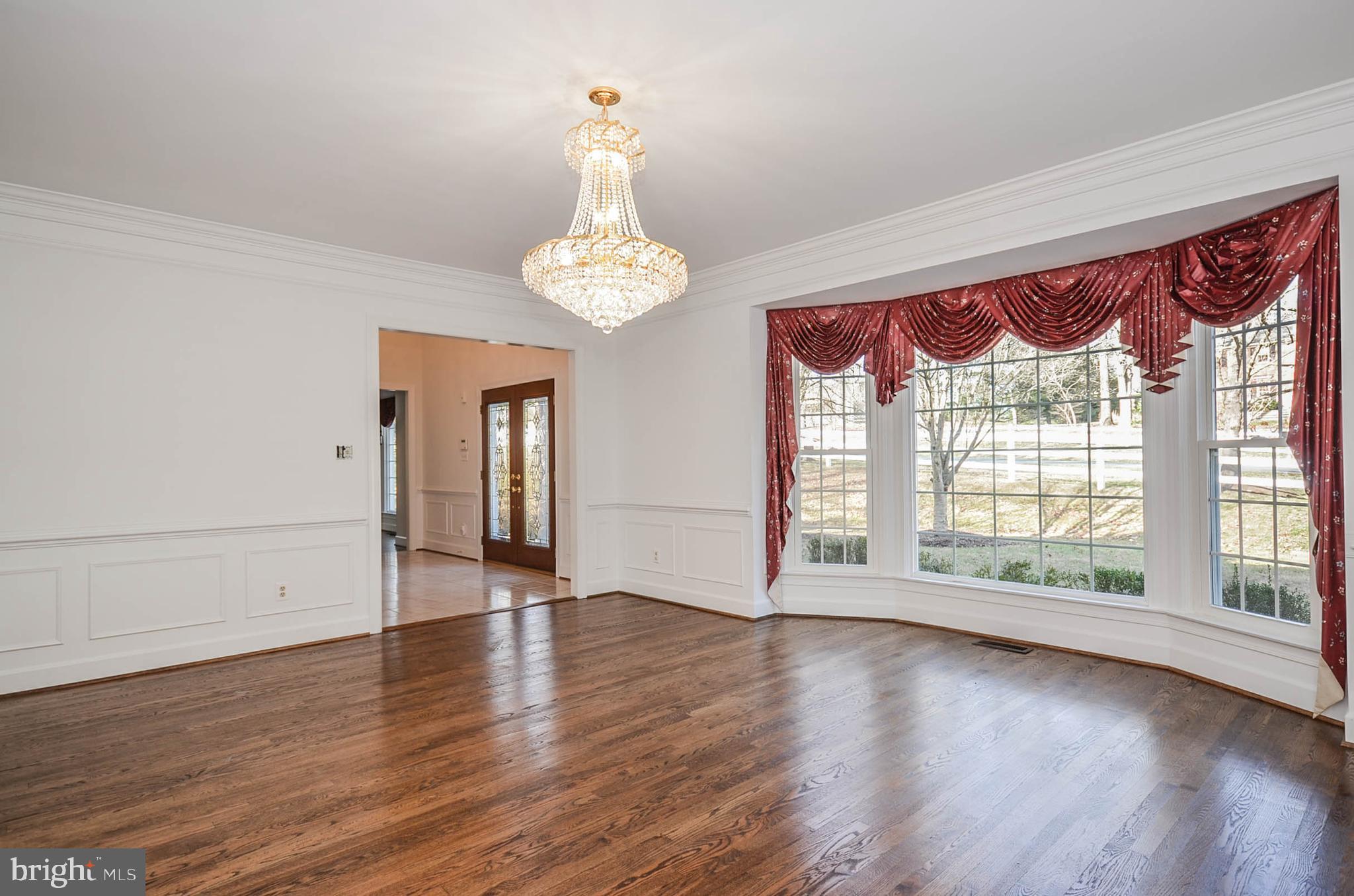 12009 Wetherfield Lane Potomac, MD 20854 - Photo 4 of 46 Wonderful living room