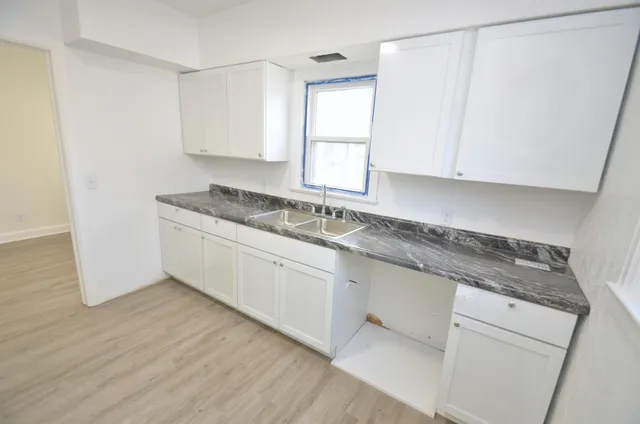 $1,600 | 1724 Ridge Avenue, Rockford, IL 61103