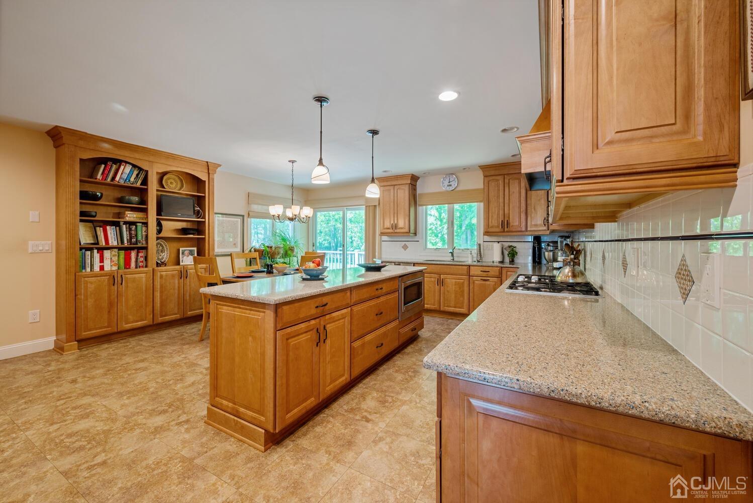 29 Dundee Road Kendall Park, NJ 08824 - Photo 12 of 34 Gallery Image 12